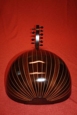 different angle of the oud